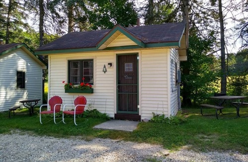 Cadillac Cabin | Cabin #8 - The Hemingway