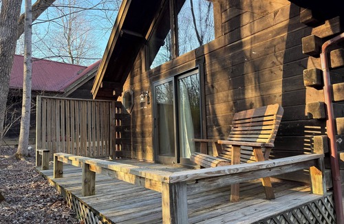 West Union Cabin | Cabin 9 Encore - Includes a Homemade Country Breakfast!