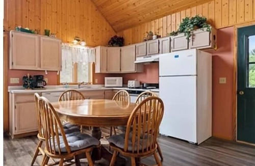 Pine River Cabin | Cabin 9 in Heath's Resort