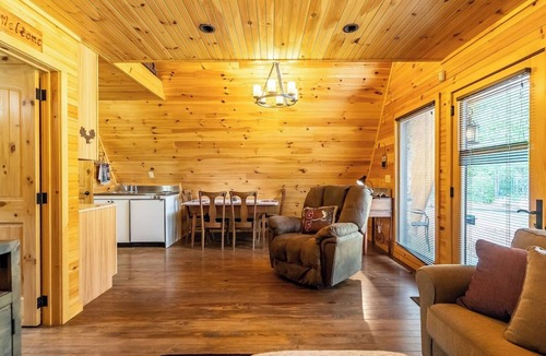 Fort Payne Cabin | Cabin A Deer Wood with hot tub