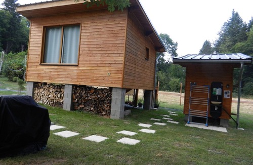 Lourdoueix-Saint-Pierre Cabin | Cabin and spa; the "Cocon du Gast".