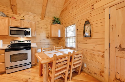 Falls of Rough Cabin | Cabin Along Rough River! Views, Fire Pit & Grill
