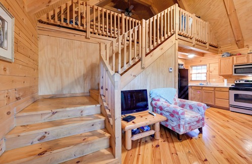 Falls of Rough Cabin | Cabin Along Rough River! Views, Fire Pit & Grill
