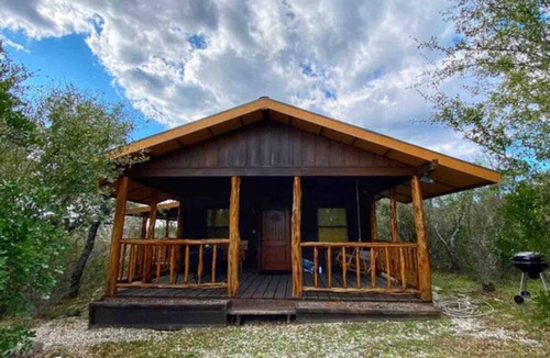 Mico Cabin | Cabin at Sunset Ranch with Sunset Resort on Medina Lake access!