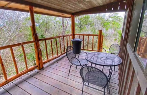 Mico Cabin | Cabin at Sunset Ranch with Sunset Resort on Medina Lake access!