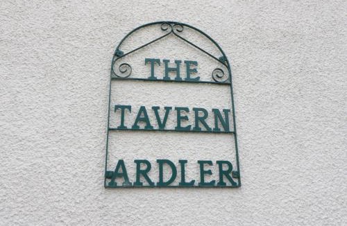 Glenisla House | Cabin at the Tavern