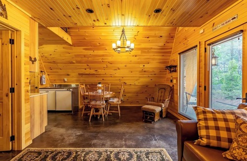 Cedar Bluff Cabin | cabin B Dream Maker sleeps 6