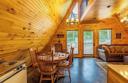 Cedar Bluff Cabin | cabin B Dream Maker sleeps 6