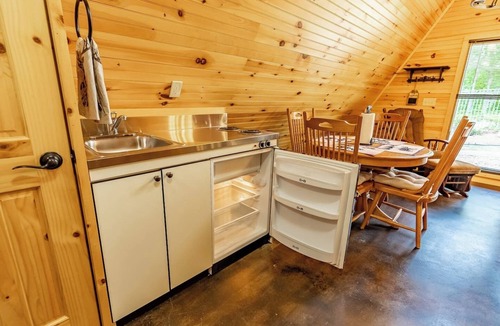 Cedar Bluff Cabin | cabin B Dream Maker sleeps 6