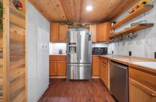 Glendevey Cabin | Cabin Bunkhouse Snow Mobile Destination