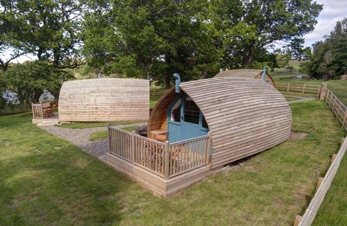 Langley-on-Tyne Ski Chalet | Cabin by Langley Dam with Lake Views