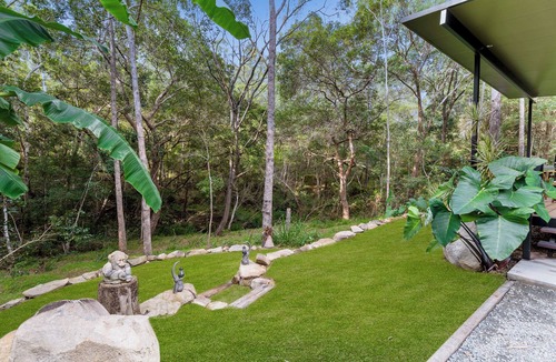 North Aramara Cabin | Cabin By The Creek/Hidden Oasis