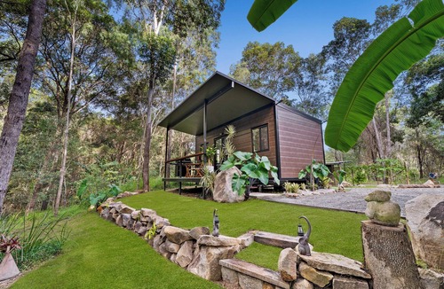 North Aramara Cabin | Cabin By The Creek/Hidden Oasis