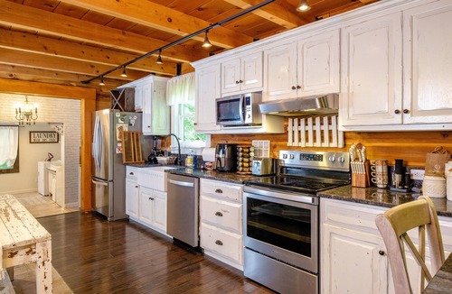 Dayton House | Cabin By The Creek! Inground Pool! Spa!