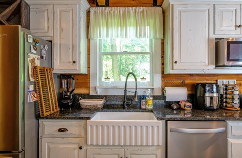 Dayton House | Cabin By The Creek! Inground Pool! Spa!