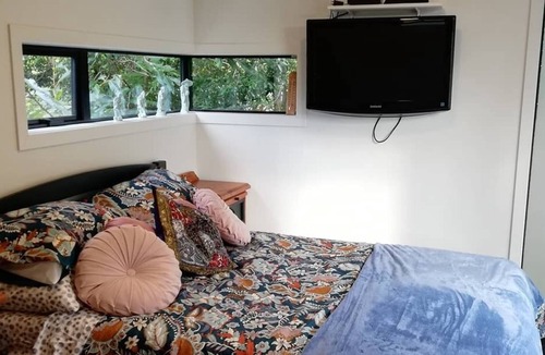 Waihi Cabin | Cabin by the paddock