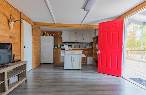 Bristol Cabin | Cabin by the River