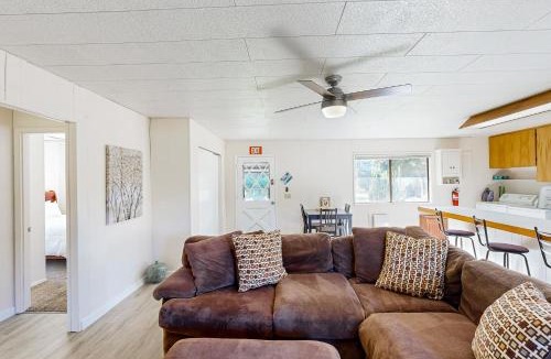 Long Beach House | Cabin by the Sea