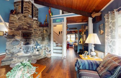 Warren House | Cabin By The Trees