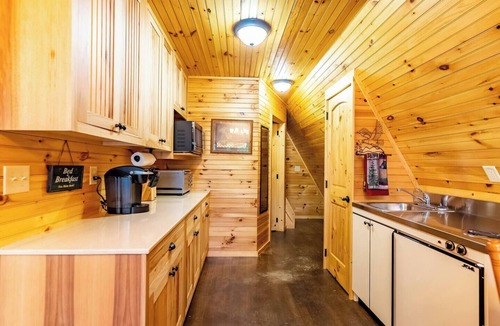 Fort Payne Cabin | Cabin C Eagles Rest sleeps 6