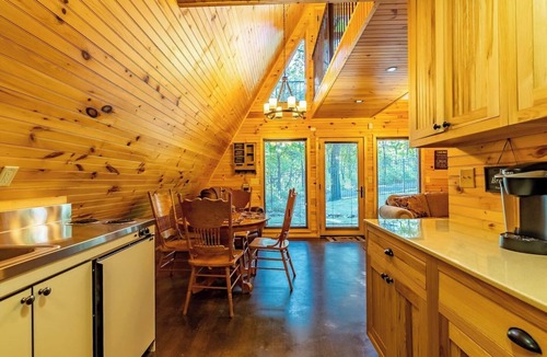Fort Payne Cabin | Cabin C Eagles Rest sleeps 6