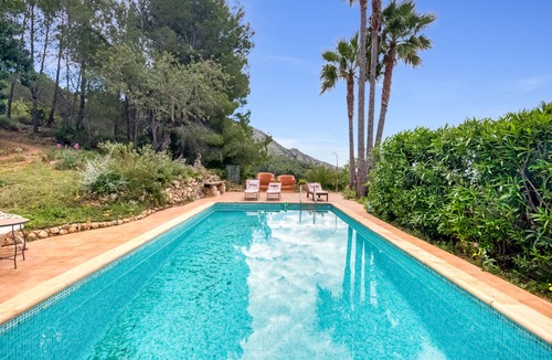 Bolulla Cabin | Cabin 'Del Paso' with Shared Pool, Shared Garden and Wi-Fi