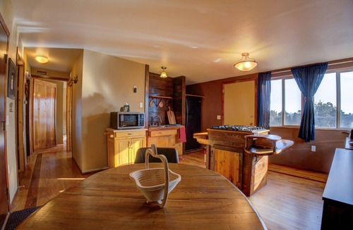 Dove Creek Cabin | Cabin Escape 1 Hr to Moab WiFi A/C