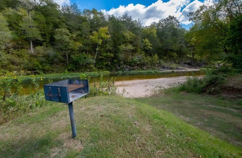 Newnata Cabin | Cabin-ette at the Creek ~ a Tiny Ozark Getaway