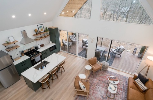 Laurelville Cabin | Cabin for 6 · Game Room · Hot Tub · Fire Pit