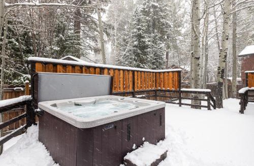 Tahoe Sierra Estates House | Cabin for 8 HotTub Close to Ski Town Private Beach
