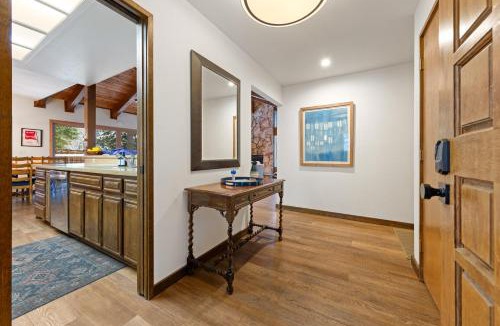 Tahoe Sierra Estates House | Cabin for 8 HotTub Close to Ski Town Private Beach