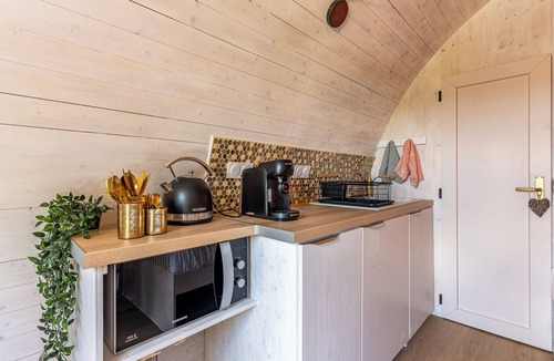 Saint-Ciers-Champagne Cabin | Cabin for 2 with spa