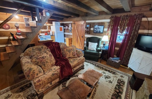 Dandridge Cabin | "Cabin for Two" Smoky Mtn Tourist Area, Fire Pit/Pool