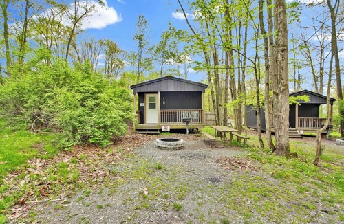 Wellsboro Apartment | Cabin full bath
