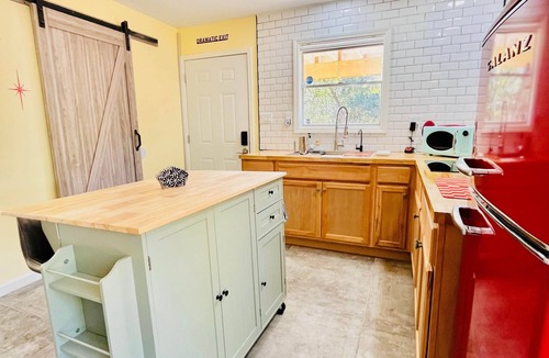 Somerville Cabin | Cabin getaway five minute walk to Lake Somerville!