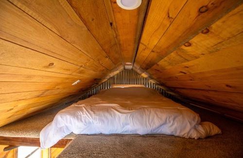 Franklin Springs House | Cabin Getaway - Hot Tub, Scenic Views, Hiking