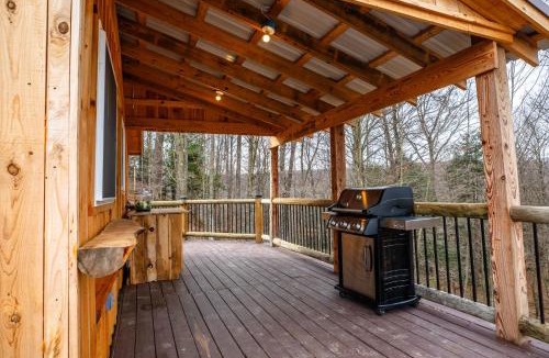 Franklin Springs House | Cabin Getaway - Hot Tub, Scenic Views, Hiking