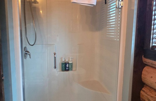 Pray Cabin | Cabin Getaway in Pray, MT