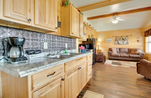 Mountain View Cabin | Cabin Getaway in Mountain View w/Porch + Grill