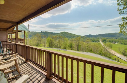Mountain View Cabin | Cabin Getaway in Mountain View w/Porch + Grill