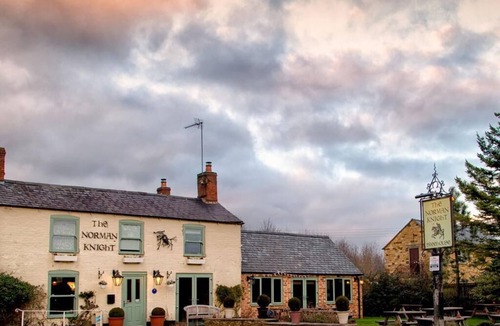 Whichford Cabin | Cabin Glamping Pod Fox Den