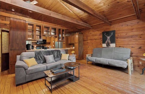 Kyle Cabin | Cabin Home in Kyle w/Waterfall pool and fire pit