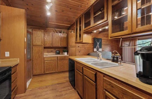 Kyle Cabin | Cabin Home in Kyle w/Waterfall pool and fire pit