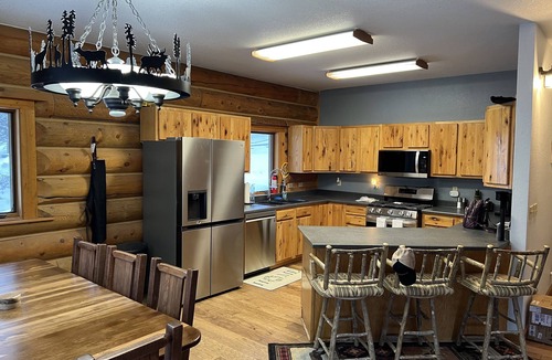 Gallatin Gateway Cabin | CABIN IN BIG SKY - CERUL MARE CABIN