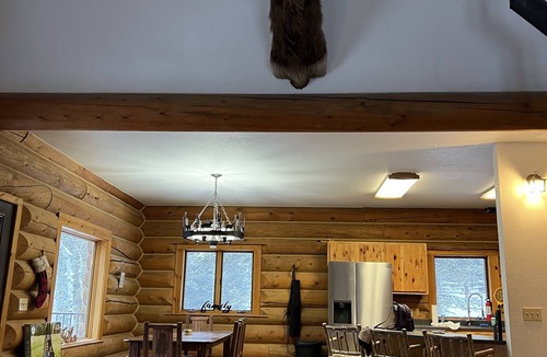 Gallatin Gateway Cabin | CABIN IN BIG SKY - CERUL MARE CABIN