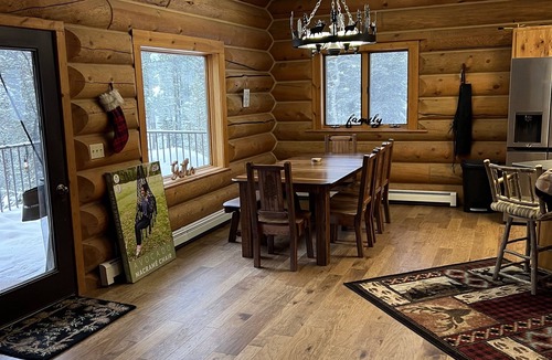 Gallatin Gateway Cabin | CABIN IN BIG SKY - CERUL MARE CABIN