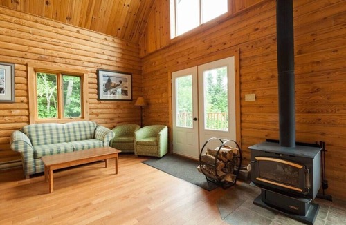 Saint-Paul-de-Montminy Ski Chalet | Cabin in the Appalachian Hiking Trails