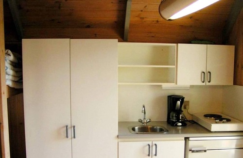 Rødhus House | Cabin in Camping Resort-shared Bathroom