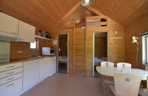 Rødhus House | Cabin in Camping Resort-shared Bathroom