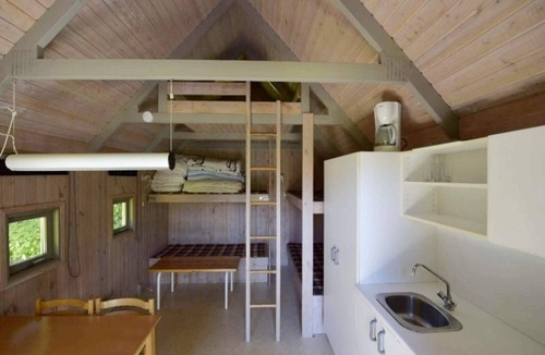 Rødhus House | Cabin in Camping Resort-shared Bathroom